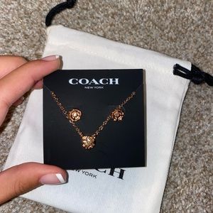 Rose gold Coach necklace with earrings